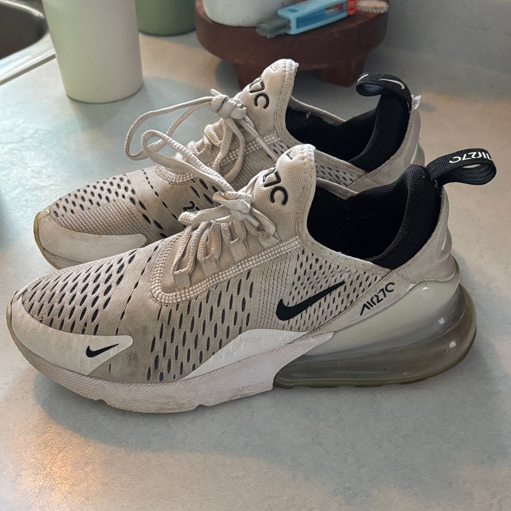 Nike Air Max 270 in Cream and Black